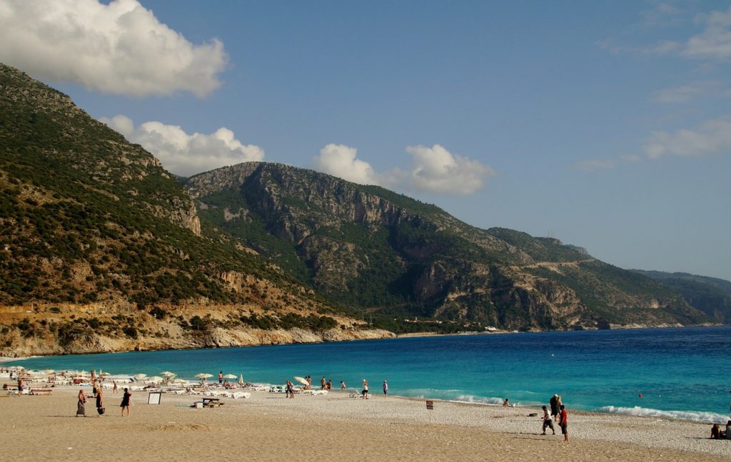 Marmaris (Zdroj: https://pixabay.com/en/turkey-marmaris-beach-sandy-beach-801429/)