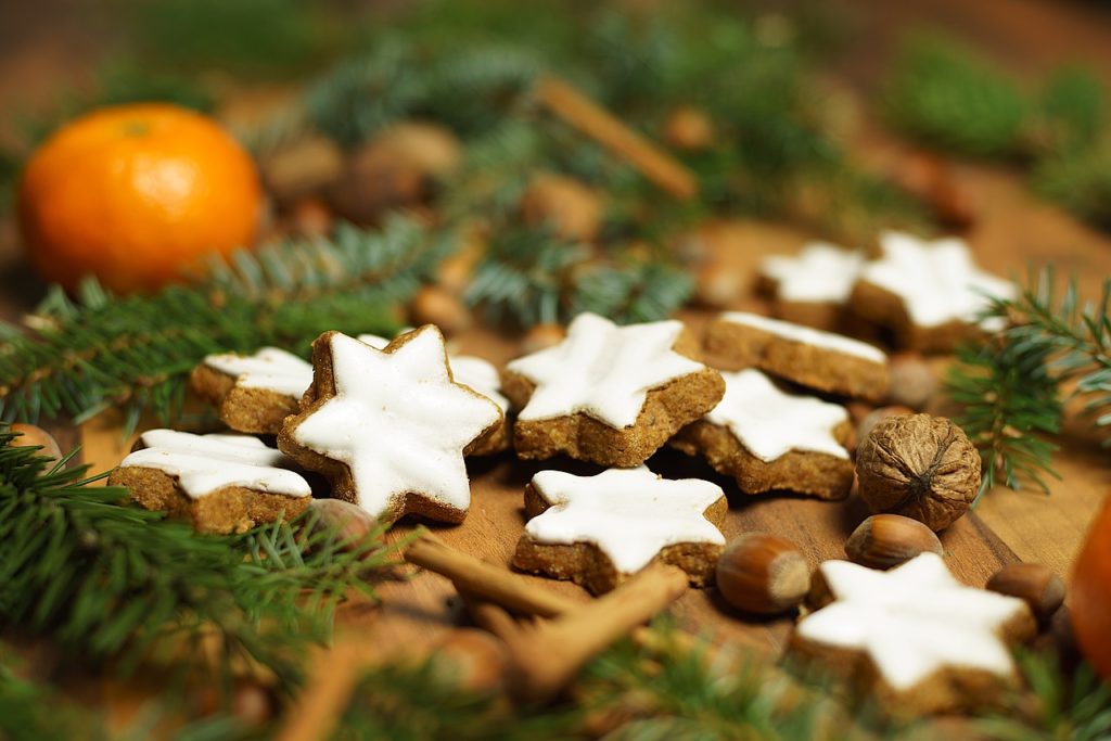Medovníčky (Zdroj: https://pixabay.com/en/cinnamon-stars-advent-calendar-2998962/)