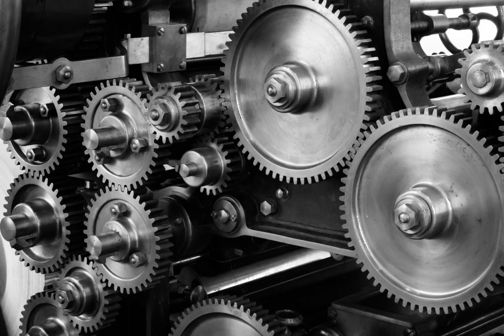 Mechanika (Zdroj: https://pixabay.com/en/gears-cogs-machine-machinery-1236578/)